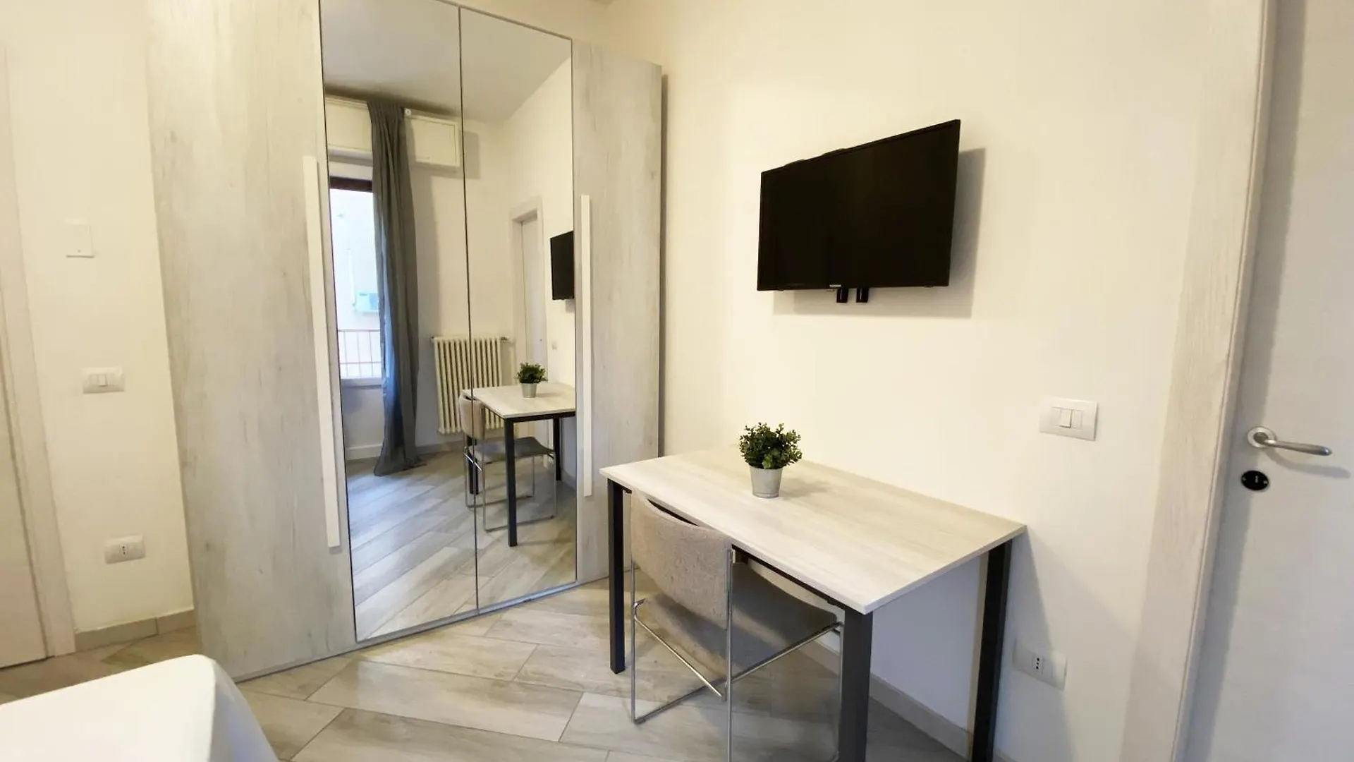Palazzo Elios Aparthotel Parma 0*,  Italy